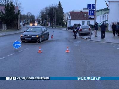 В Ошмянах легковушка столкнулась с мотоциклом: 16-летний водитель в больнице