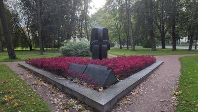 Вандалы осквернили памятник евреям – жертвам нацизма в Пушкине