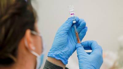 Британский регулятор задумался об ограничении использования вакцины AstraZeneca