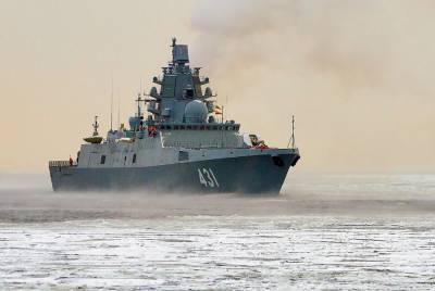 Российский фрегат «Адмирал Касатонов» проходит пролив Ла-Манш