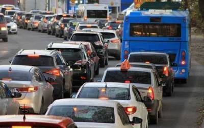 Пробки парализовали движение транспорта в Киеве