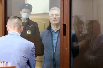 Экс-губернатор Белозерцев признал факт получения 20 миллионов рублей