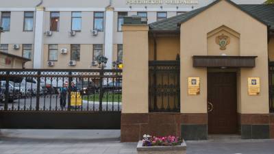 Псковская прокуратура проверяет историю о дороге из плит с братской могилы