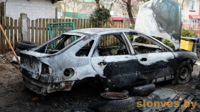 В Слониме при проведении сварочных работ загорелся автомобиль