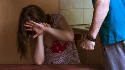 ВС РФ предложил защитить жертв домашнего насилия отменой частного обвинения в судах