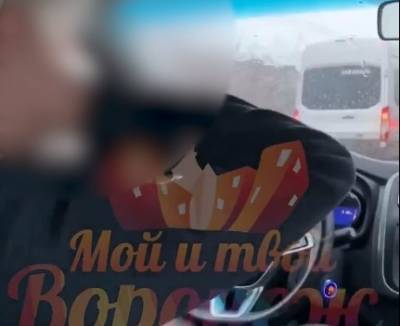 Уснувший на руле таксист из нашумевшего видео умер в Воронеже от инсульта