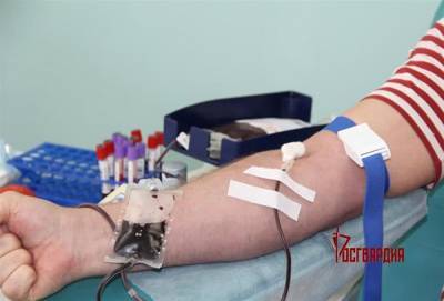 Тюменские росгвардейцы сдали кровь с антителами к коронавирусу