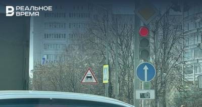 На улице Вишневского в Казани появился дорожный знак, предупреждающий о «вафельной разметке»