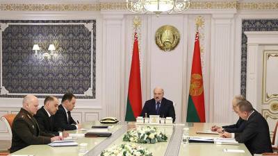 Лукашенко призвал сократить дипломатический штат Белоруссии в ряде стран