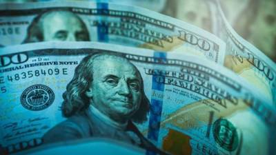 Курс доллара на Московской бирже составил 76,39 рубля