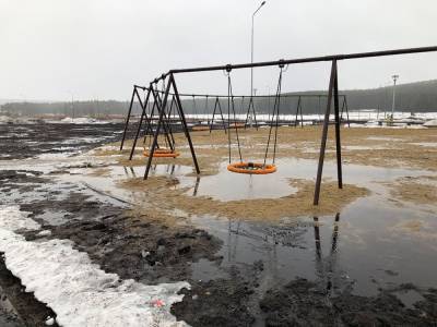 На Урале быстро тающий снег затопил города и деревни. Власти ничего не могут сделать