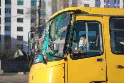 В Киеве штрафуют маршрутчиков за перевозку людей без спецпропусков