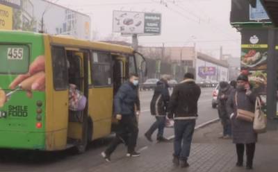 Украинских маршрутчиков завалили штрафами из-за локдауна: водители массово увольняются