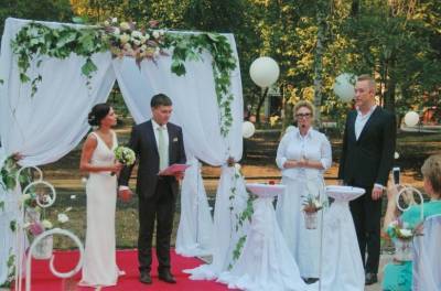 Молодых липчан приглашают устроить свадьбу в День города