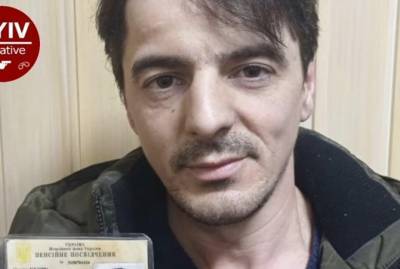 В Киеве звезду "X-Фактора" задержали с поддельным пенсионным удостоверением