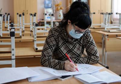 Сколько учеников и учителей во Львове болеют коронавирусом: продолжат ли дистанционку
