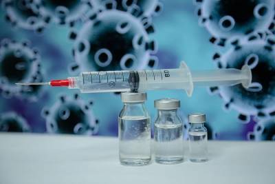 Шпан: вакцинация не предотвращает нарастание третьей волны