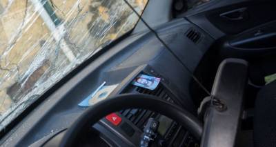 Азербайджанцы забросали камнями армянскую машину на дороге Капан-Ереван