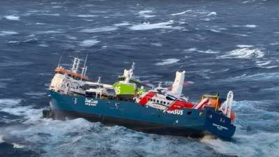 Танкер с 350 тоннами нефти терпит бедствие у берегов Норвегии