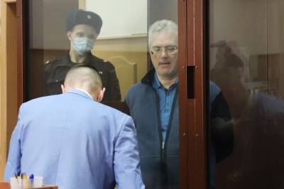 Суд оставил экс-губернатора Белозерцева в СИЗО