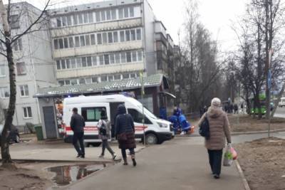 Пенсионер умер возле кафе в Пскове на Завеличье