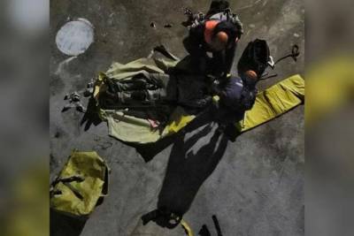 В Новороссийске спасатели помогли упавшему в трюм корабля рабочему