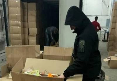 В Украину пытались ввезти крупную партию контрабандной одежды (фото)
