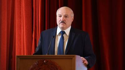 Александр Лукашенко обвинил Варшаву в героизации военных преступников