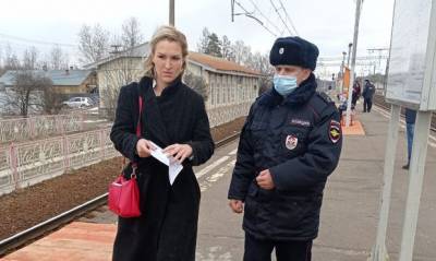 Личный врач Навального задержана возле колонии в Покрове