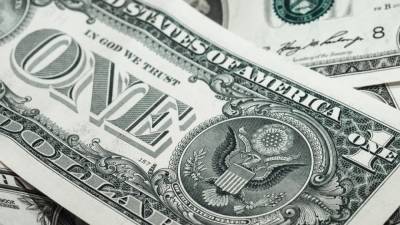 Курс доллара превысил 77 рублей впервые с ноября 2020 года