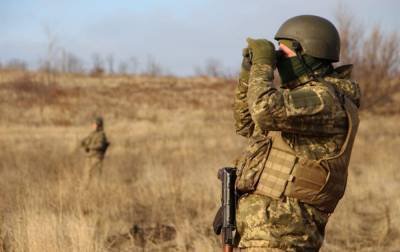 На Донбассе в результате обстрела и подрыва автомобиля погибли двое военных