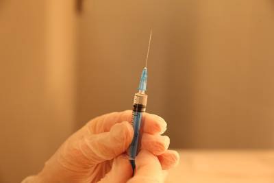Более 380 тысяч педагогических работников сделали прививку от COVID-19