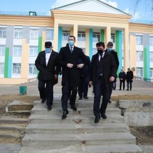 Министр развития общин Украины посетил запорожскую гимназию. Фото