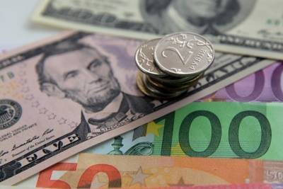 Курс доллара превысил 77 рублей впервые с ноября