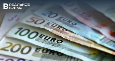 Евро выше 91 рубля, доллар — более 77 рублей