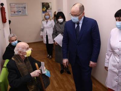 "Большинство взрослых украинцев вакцинируют до конца 2021", - Степанов