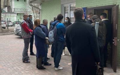В Киеве врачей оставили без спецпропусков, "желающих" оказалось слишком много
