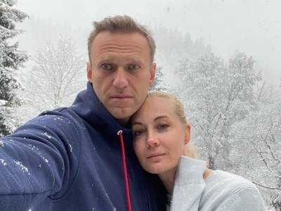 «В тюрьму без паспорта схапали, а в больницу — только по паспорту»: Юлия Навальная получила письмо от начальника ИК в Покрове