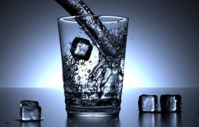 Гастроэнтеролог Светлана Исакова рассказала, как правильно пить воду
