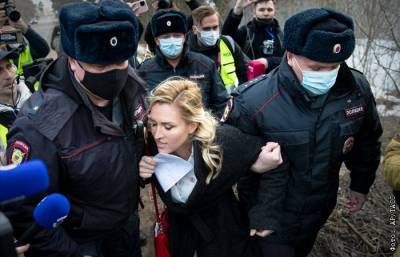 На акции около колонии, где сидит Навальный, задержали 9 человек
