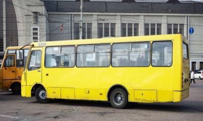 Водителей киевских маршруток начали штрафовать за перевозку пассажиров без спецпропусков