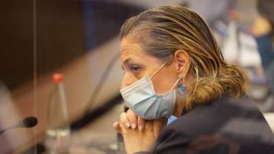 Минздрав: коронавирус отступает, но решение об отмене масок еще не принято