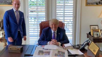 Дональд Трамп - Стивен Миллер - Трамп поставил в новом кабинете кусок стены с мексиканской границы - m24.ru - New York
