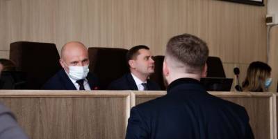 В черкасском горсовете мэр Бондаренко едва не подрался с главой местного Нацкорпуса Кухарчуком - видео - ТЕЛЕГРАФ