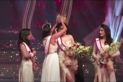 С победительницы конкурса «Миссис Шри-Ланка» сорвали корону на награждении