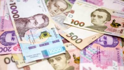Зеленский подписал закон о выплате "карантинных" 8000 гривен