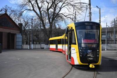 В Одессе презентовали уже третий трамвай-великан – как он выглядит? (фото)
