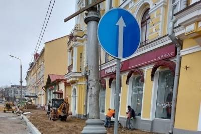 Пскович: из-за ремонта на Октябрьском водители перестали пропускать детей