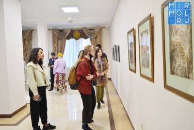 В Доме поэзии открылась выставка «Фаворит»