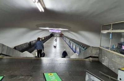 В метро Харькова пассажир избил полицейского за замечание о маске (ВИДЕО)